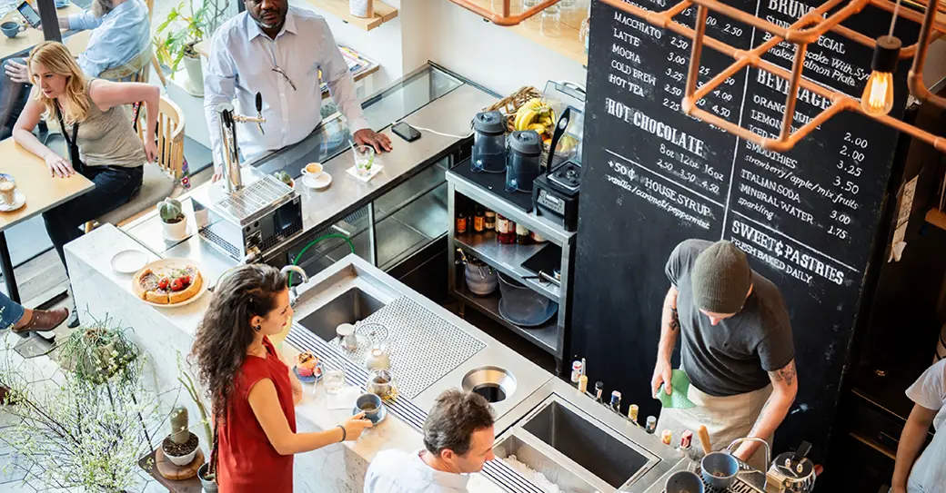 Akustyka w restauracji i kawiarni – dlaczego goście nie wracają do głośnych lokali?