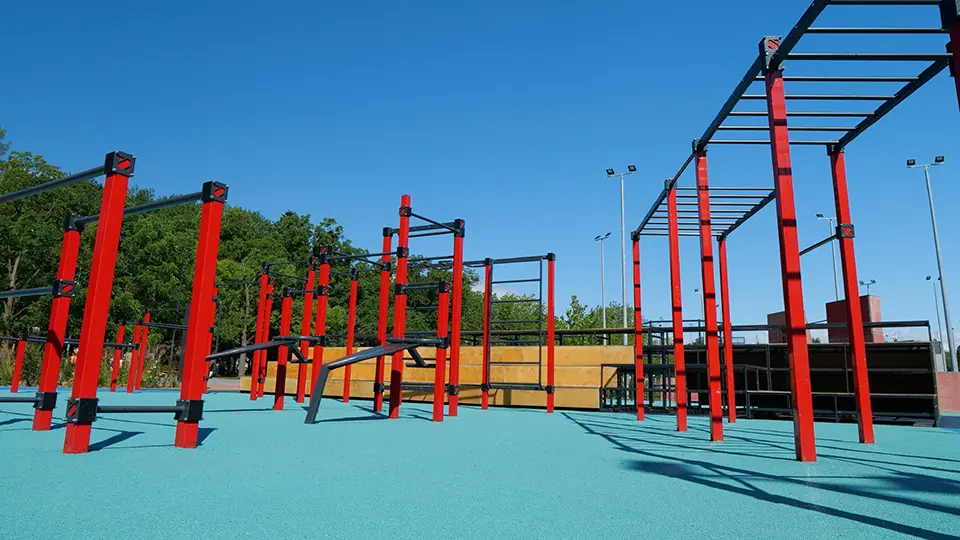 Czy nawierzchnia poliuretanowa nadaje się na plac zabaw i strefę workout?