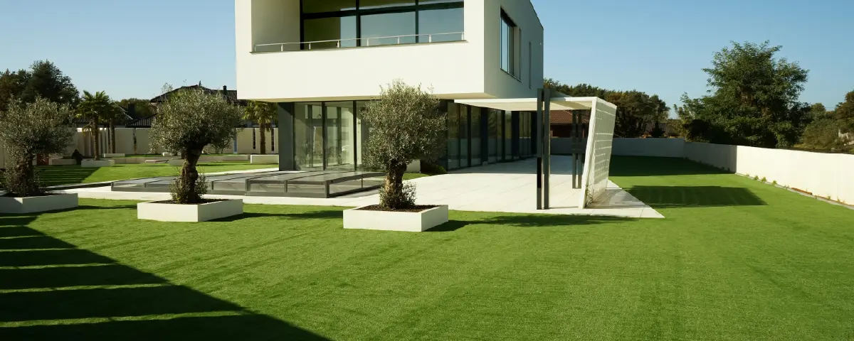 Natural Greenery All Year Round – Why Choose Artificial Grass?