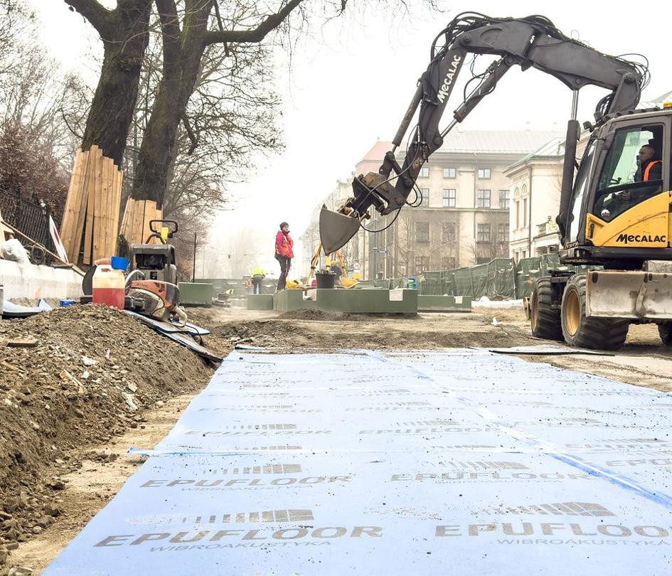Progress in the modernization of the track near the Planty Park - the first stage of installing Epufloor vibration isolation mats has been completed