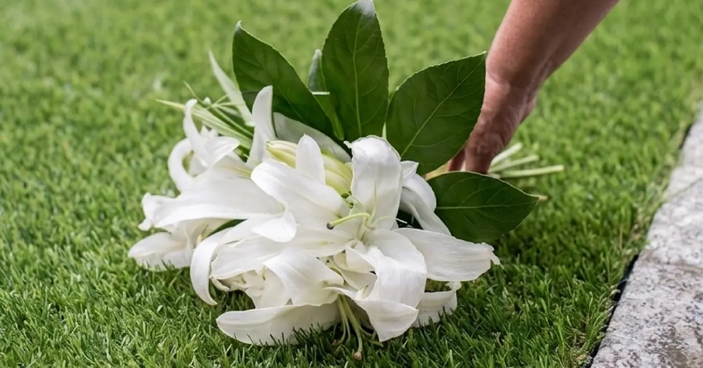 Artificial Grass on a Cemetery – Is It a Good Solution?